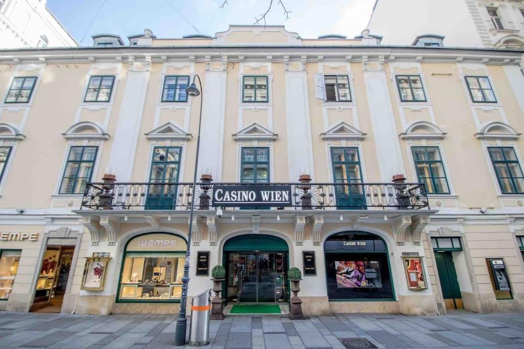 Design Apartment In The Centre Of Вена Экстерьер фото
