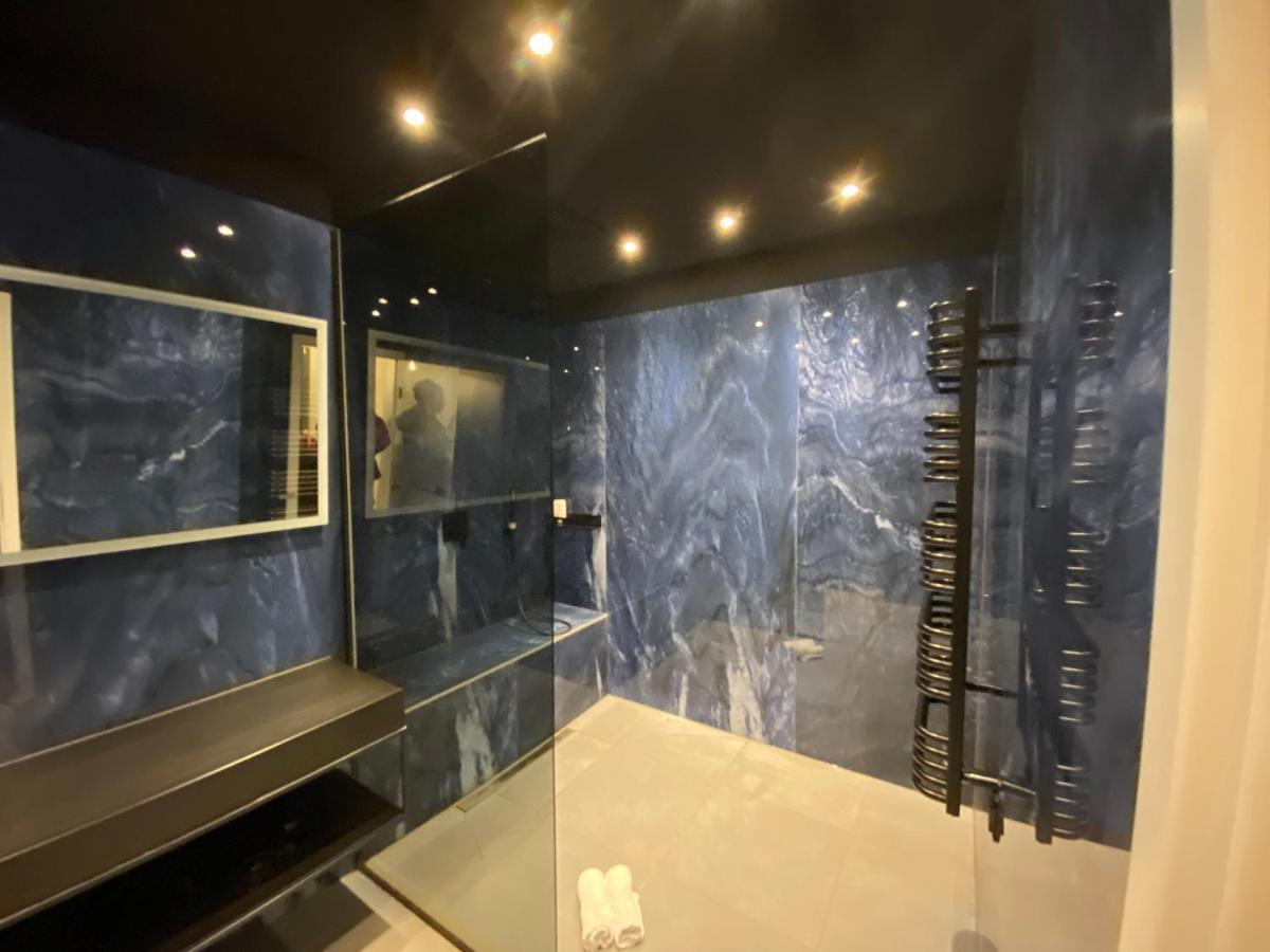 Design Apartment In The Centre Of Вена Экстерьер фото