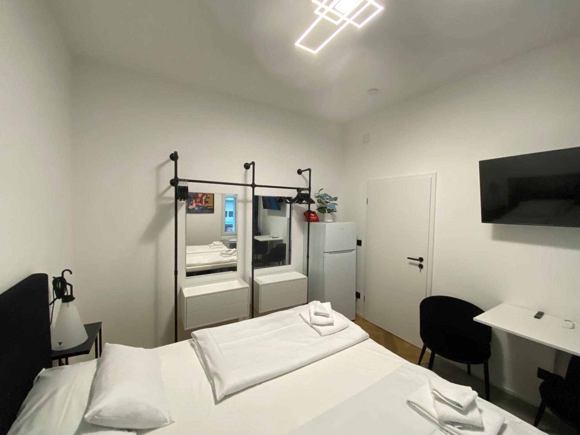Design Apartment In The Centre Of Вена Экстерьер фото