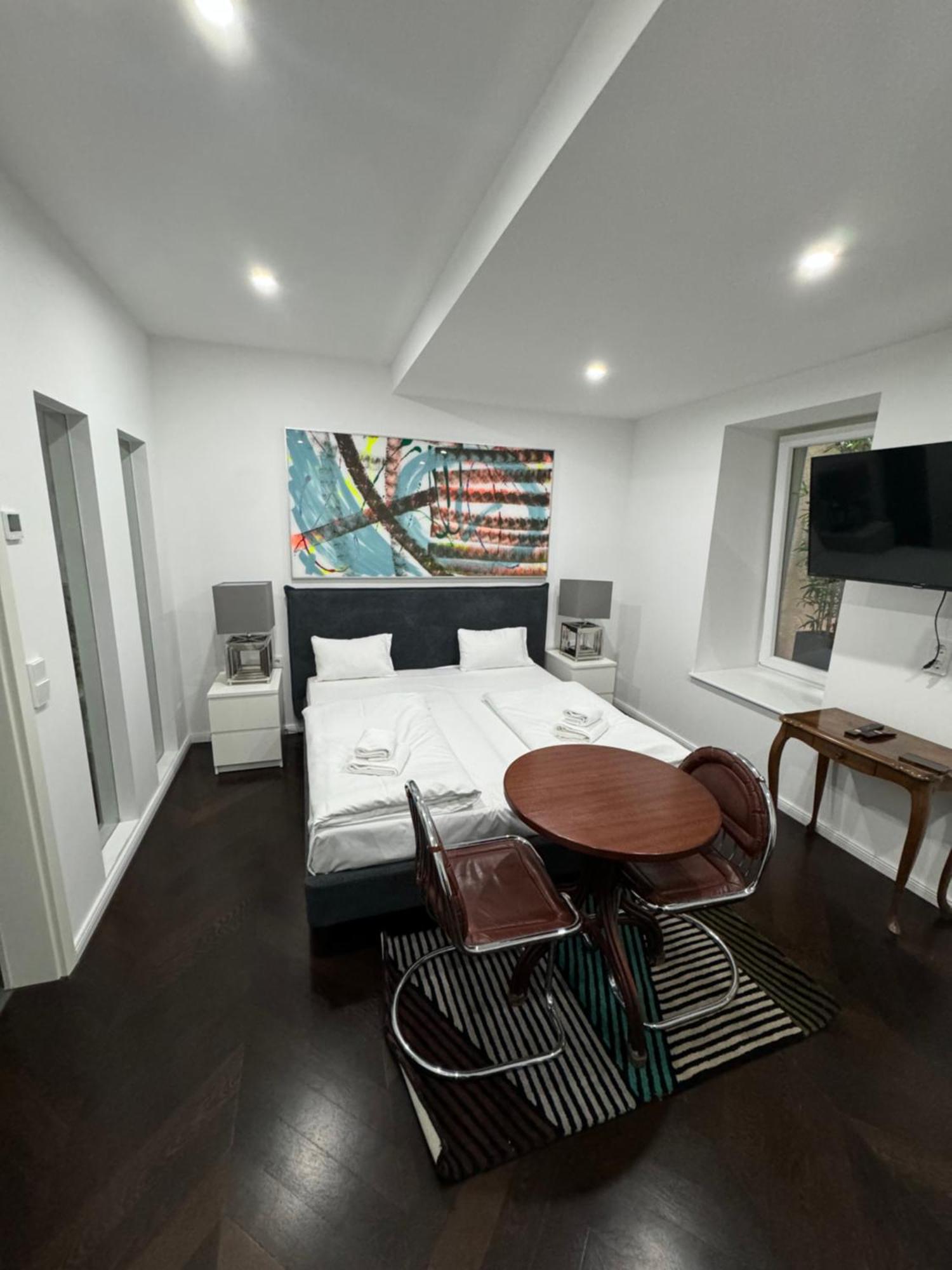 Design Apartment In The Centre Of Вена Экстерьер фото