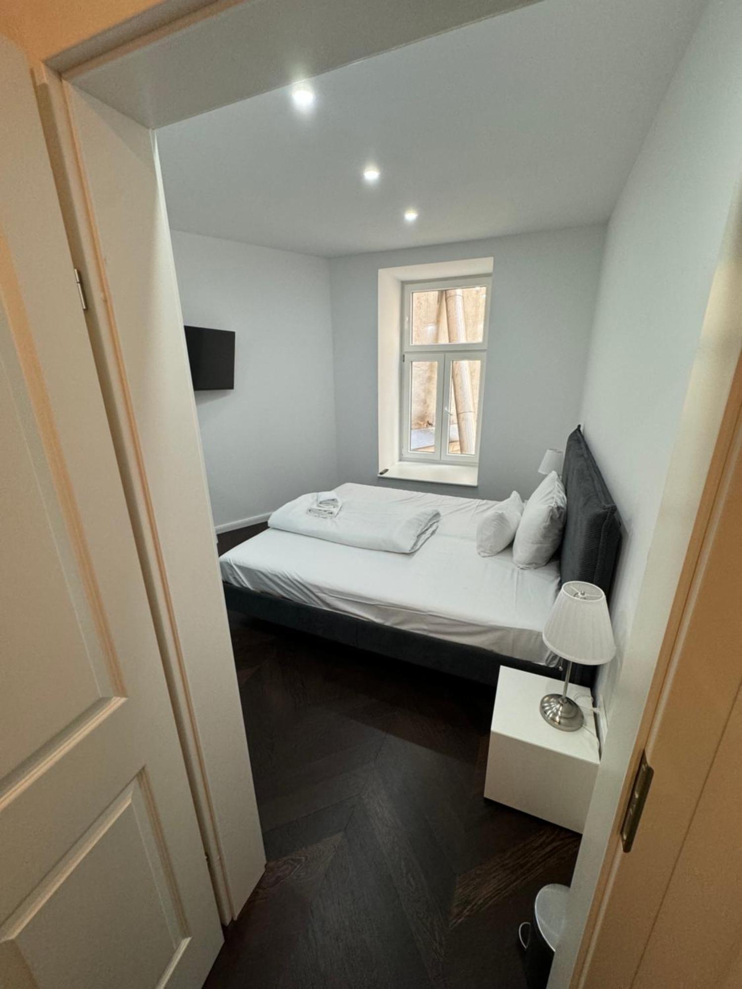 Design Apartment In The Centre Of Вена Экстерьер фото