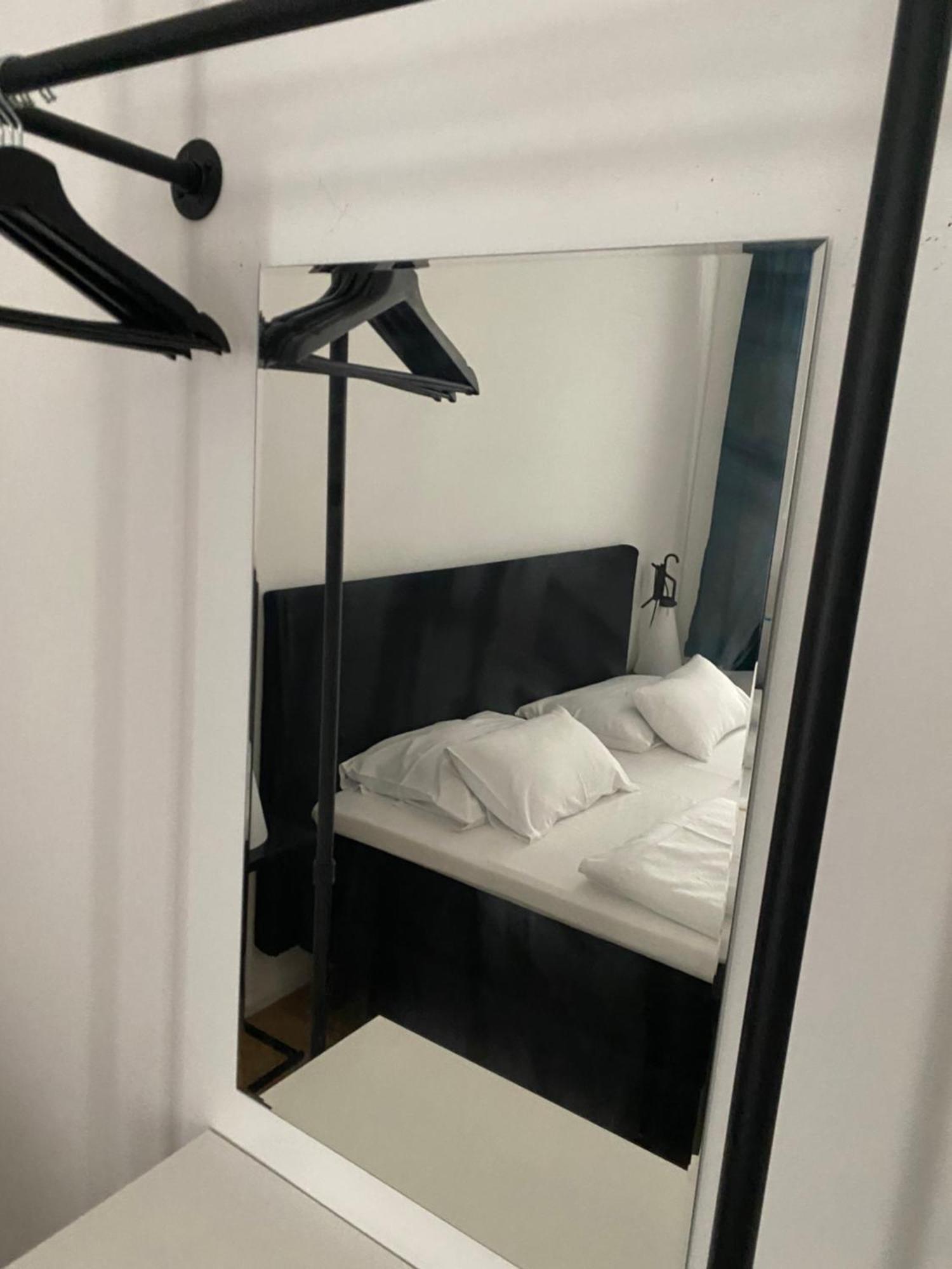 Design Apartment In The Centre Of Вена Экстерьер фото
