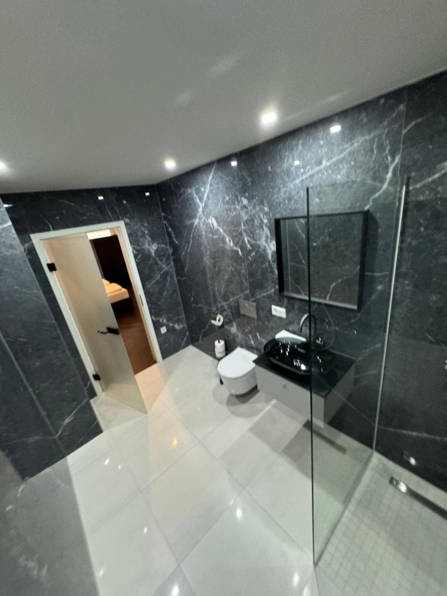 Design Apartment In The Centre Of Вена Экстерьер фото